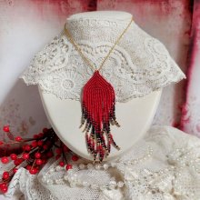 Red Swirls anheng laget med kvalitet seed perler og en gullbelagt kjede