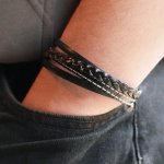 Mansjettarmbånd i sort multi-lær for menn