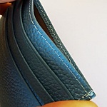 Kortholder i lyseblått skinn