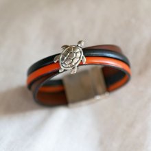 Multi lær mansjett armbånd med skilpadde design og stor magnetlås