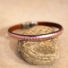 Armbånd for kvinner i rosa metallisk skinn med sølvperler 