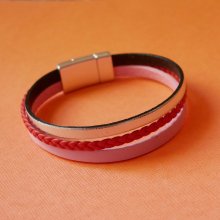 Armbånd med mansjett i korallrødt og sølvfarget skinn og rosa multi-lær