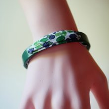 Bracelet Florâme au ruban Fruits Mûres sur cuir vert