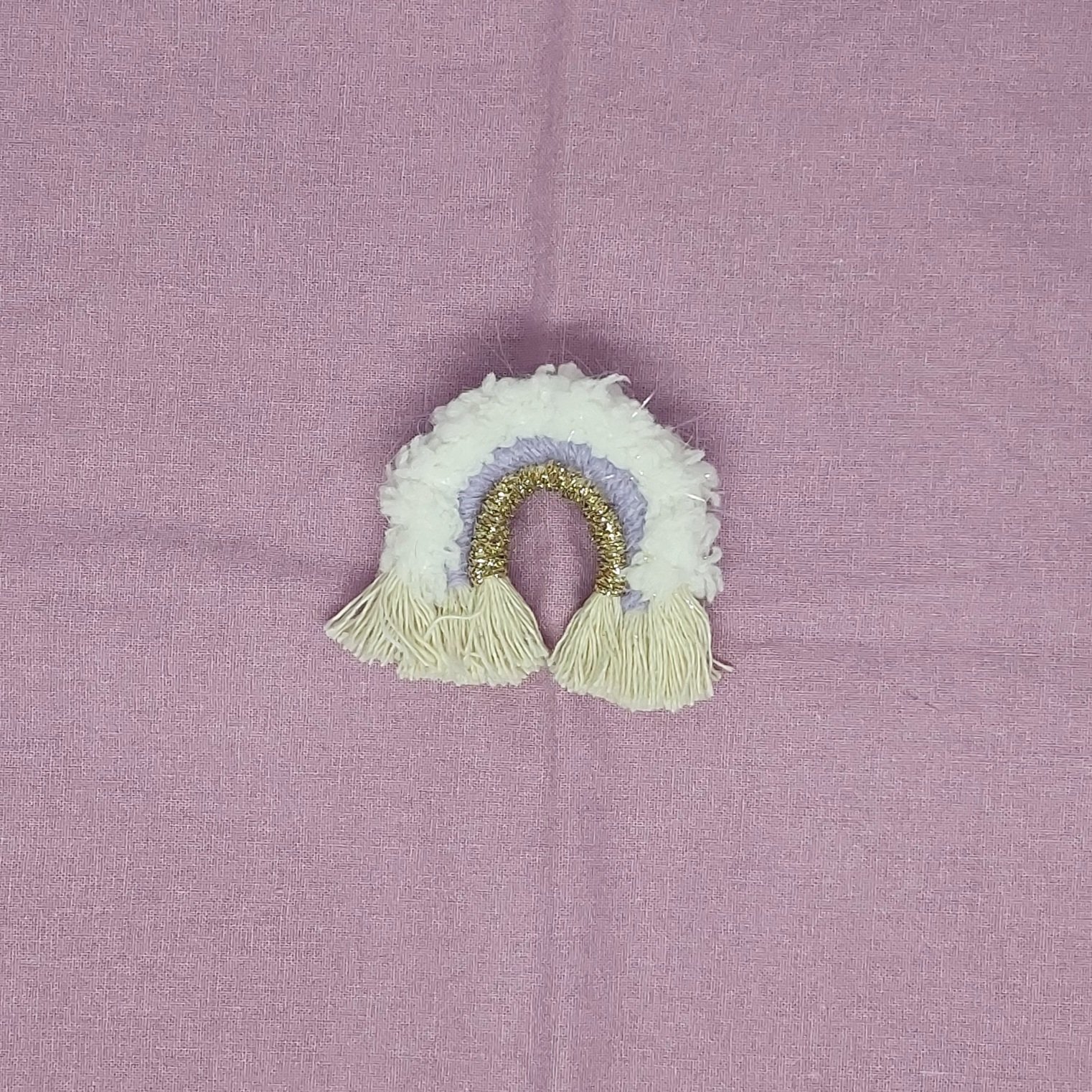 Broche Macram&eacute; Arc-en-ciel