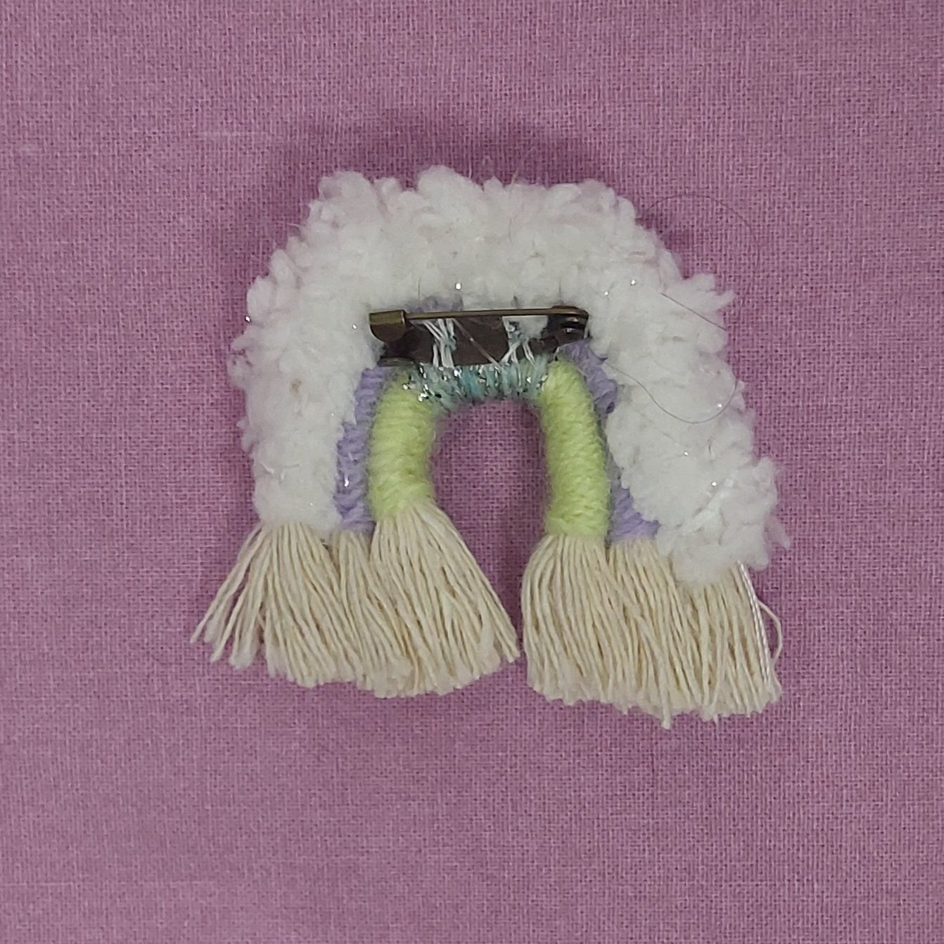 Broche Macram&eacute; Arc-en-ciel