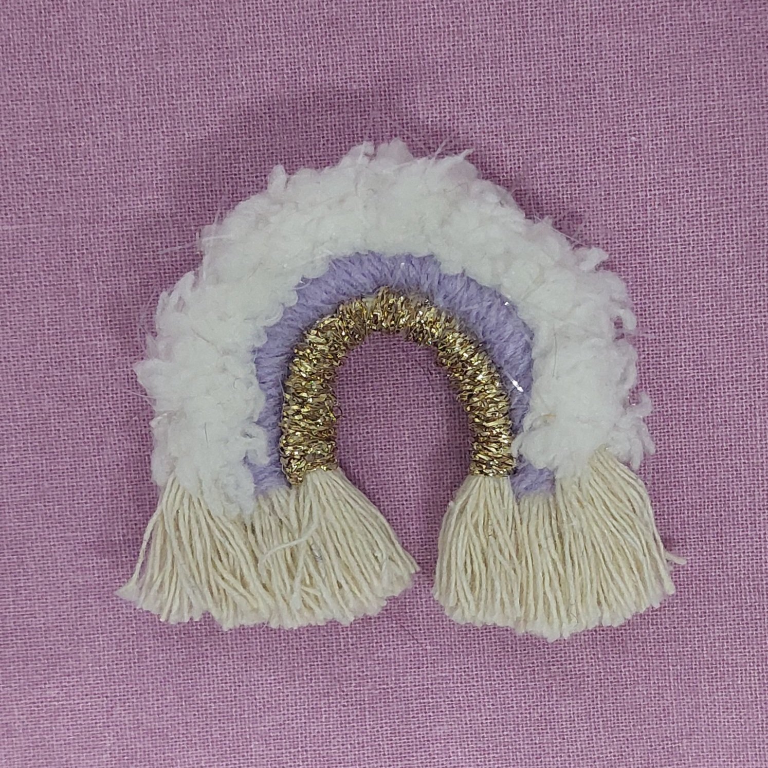 Broche Macram&eacute; Arc-en-ciel