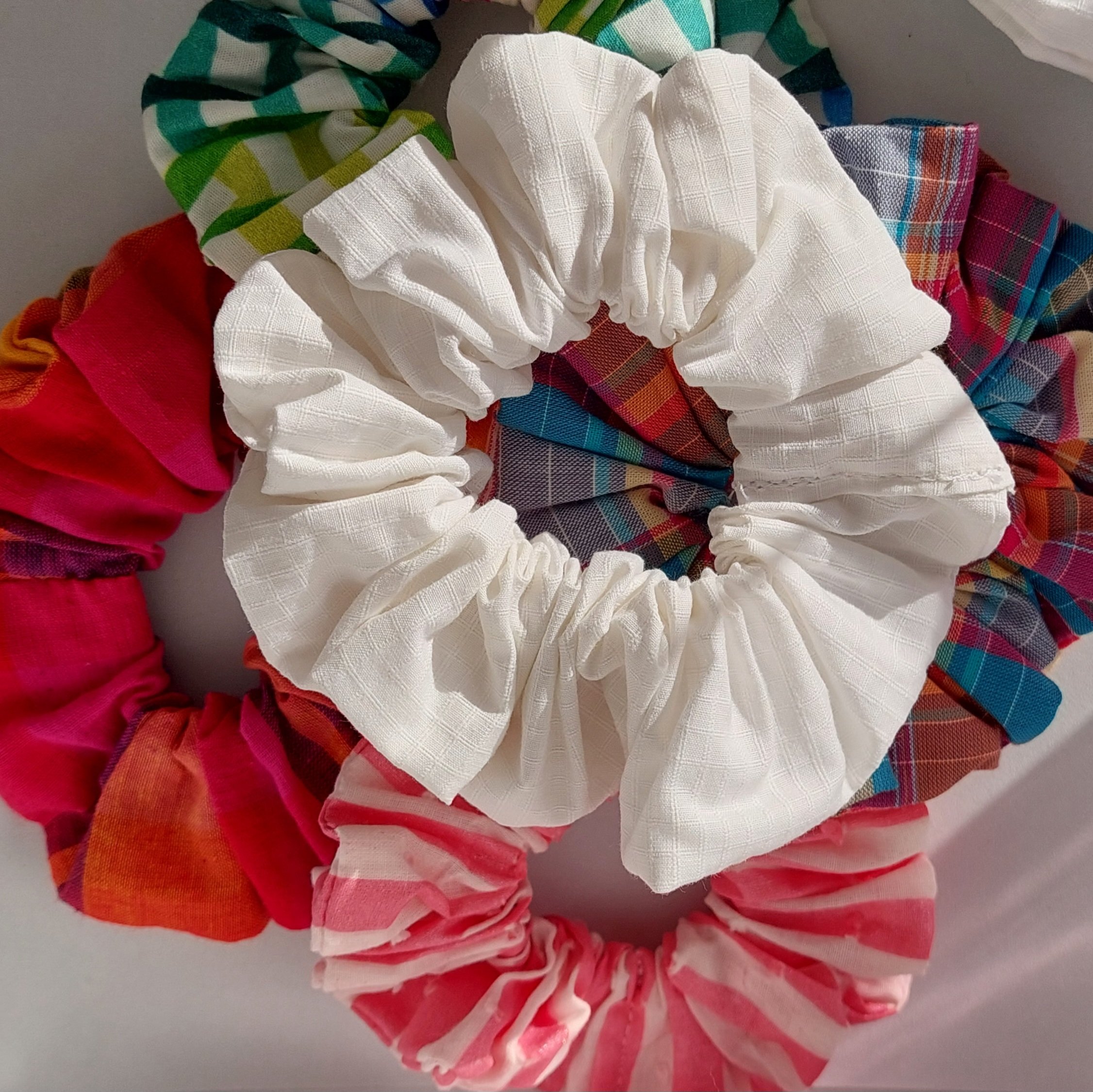 Chouchou blanc &agrave; minis carreaux -Nuage