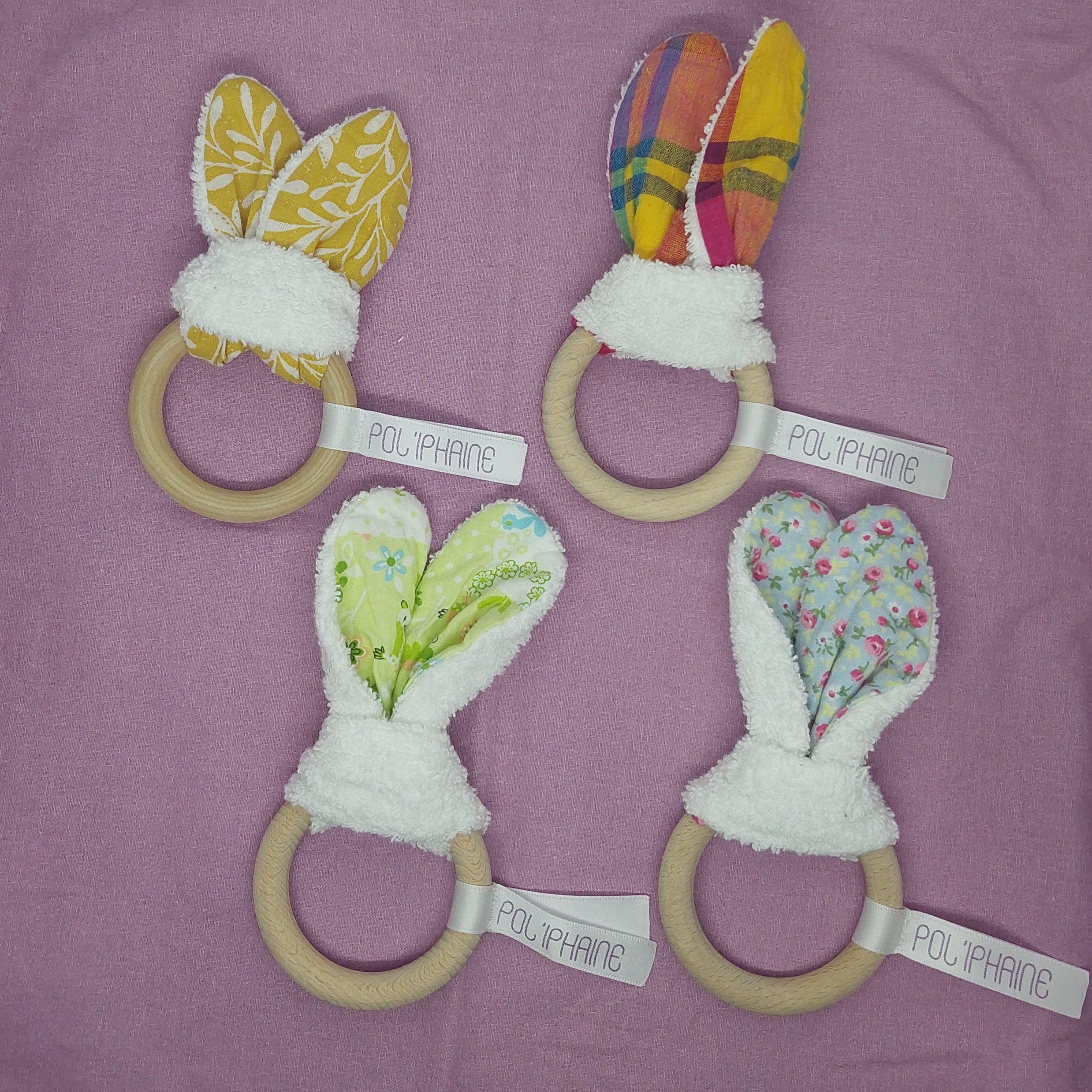 Lapin d&eacute;coratif pour b&eacute;b&eacute; carreaux rouge