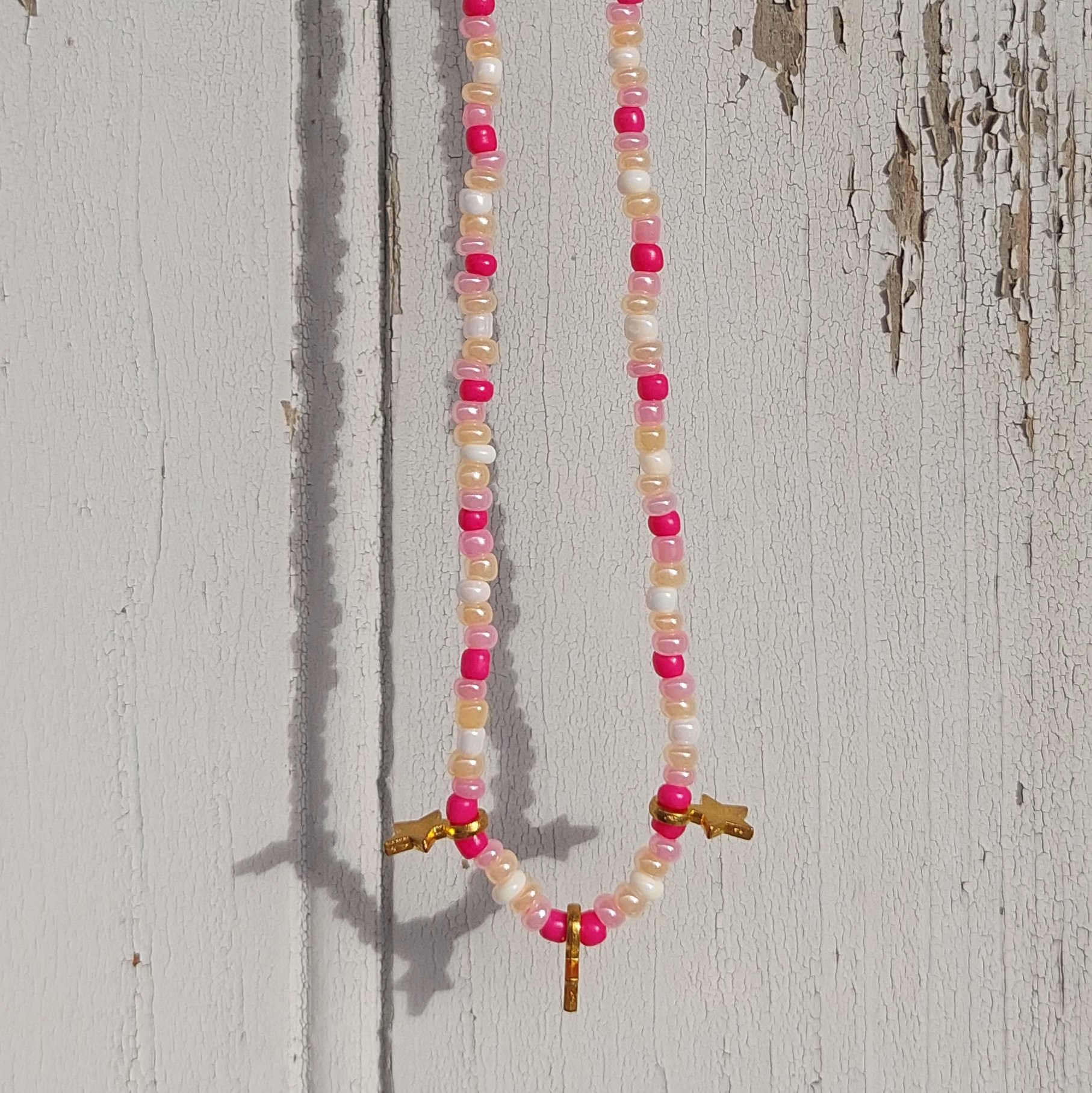 Ras du cou flaschi rose et &eacute;toiles dor&eacute;es