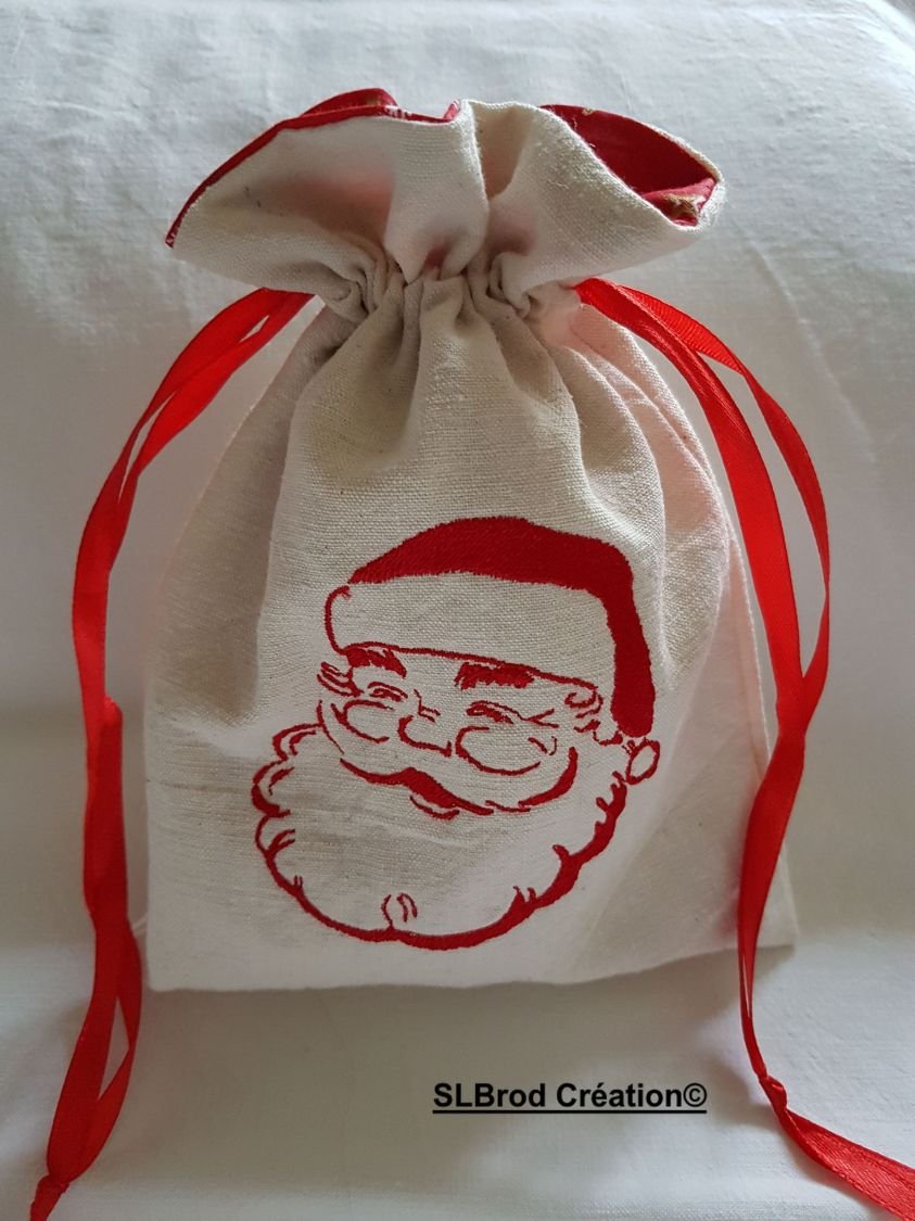 Julepose med julenissens ansikt