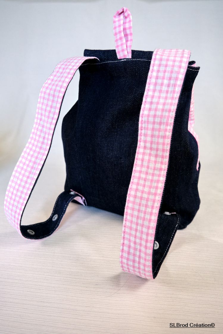Brodert ryggsekk for barn med rosa lue, kan tilpasses
