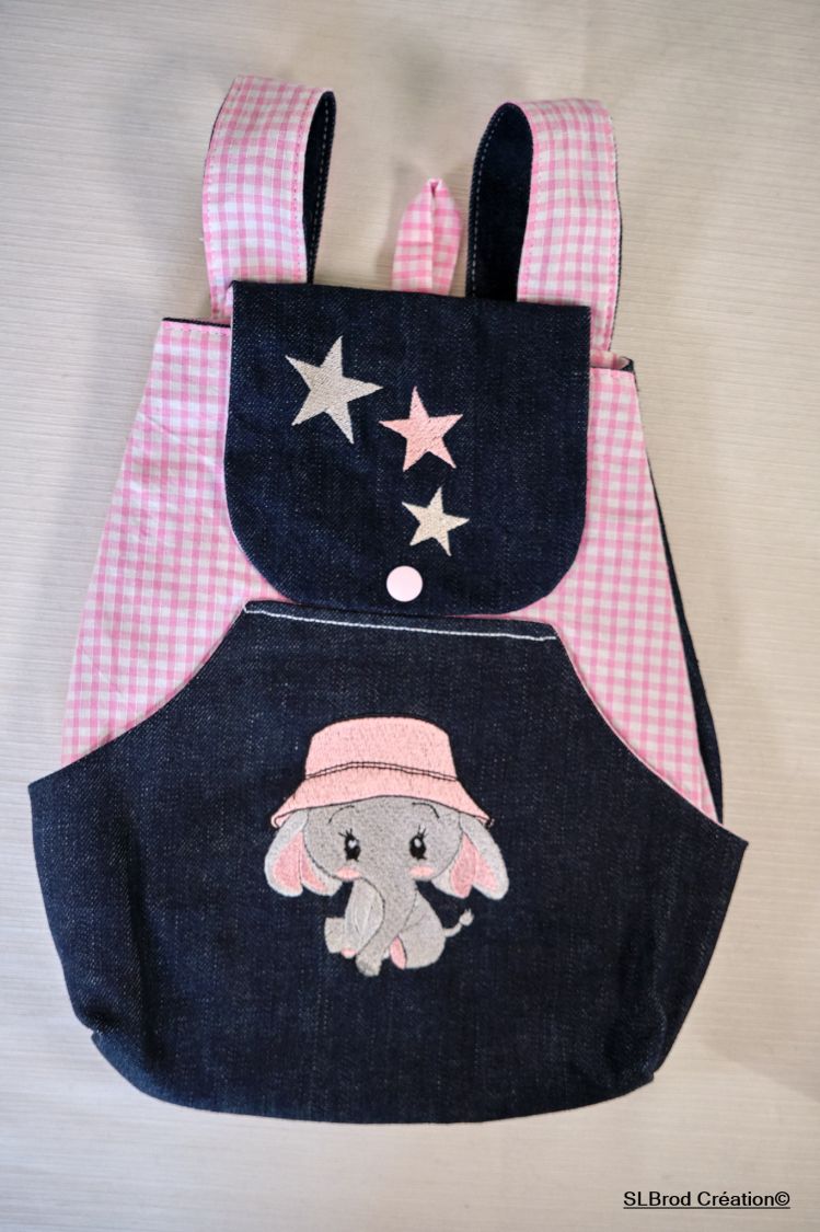 Brodert ryggsekk for barn med rosa lue, kan tilpasses