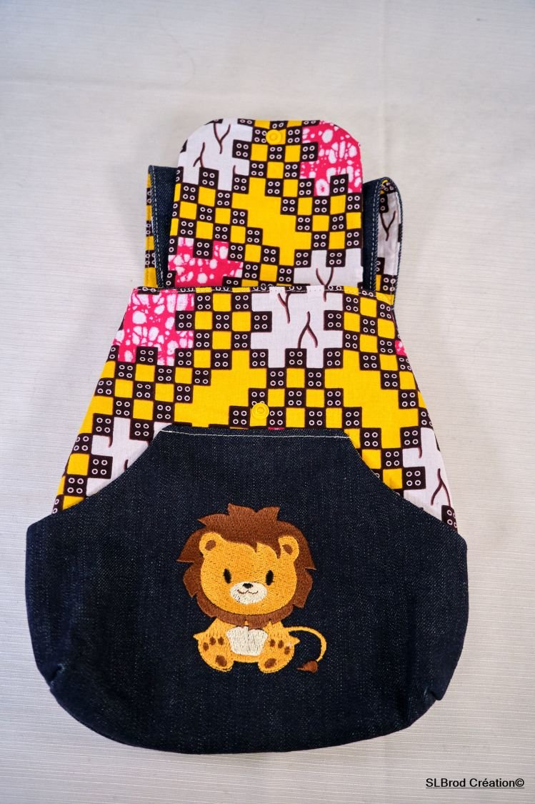 Brodert ryggsekk for barn med løve og baobab som skal tilpasses personlig