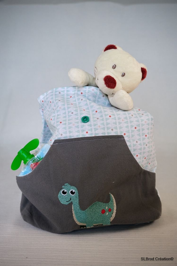 Brodert dinosaur-ryggsekk for å personalisere
