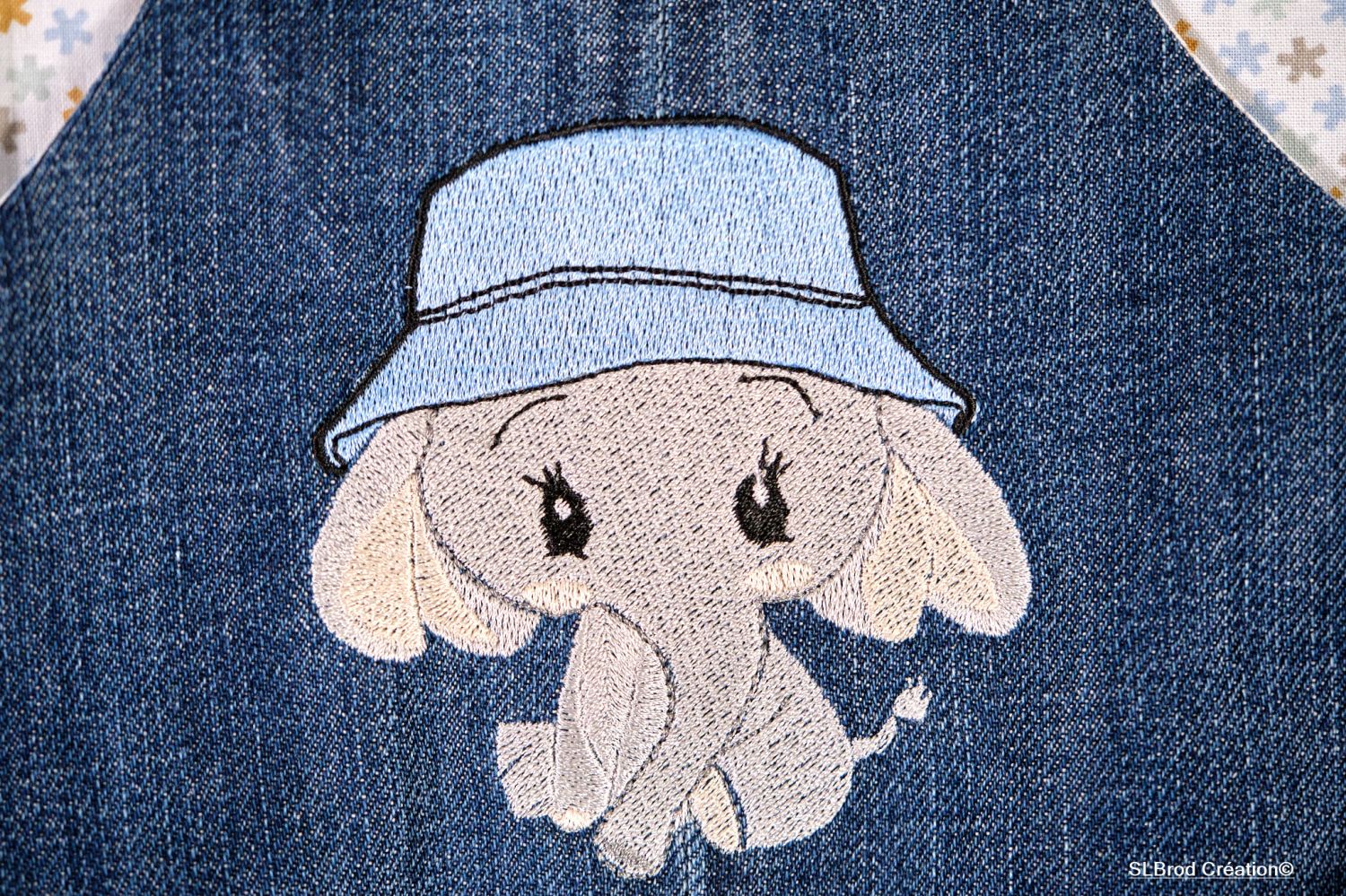 Brodert barnas ryggsekk med blå lue, kan tilpasses