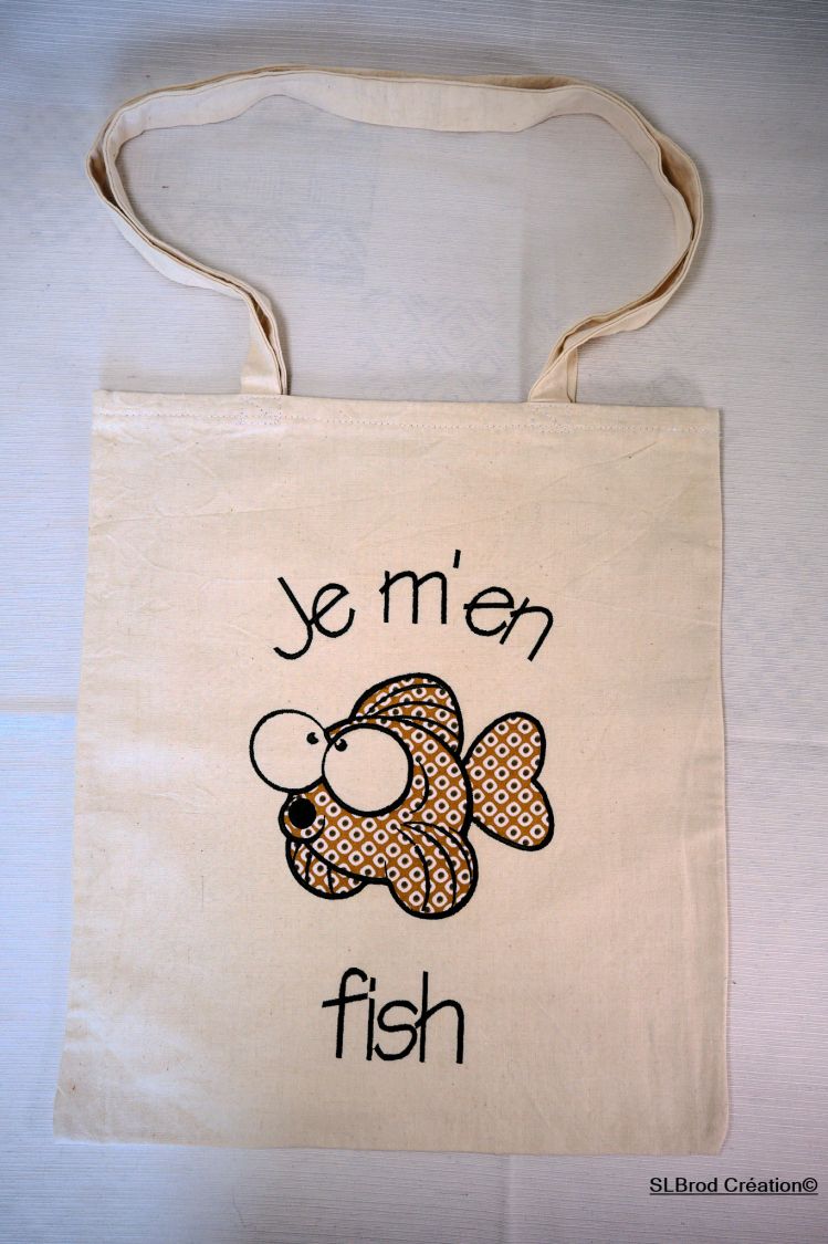 Brun brodert fisk tote bag
