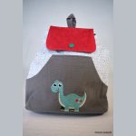 Brodert dinosaur-ryggsekk for å personalisere